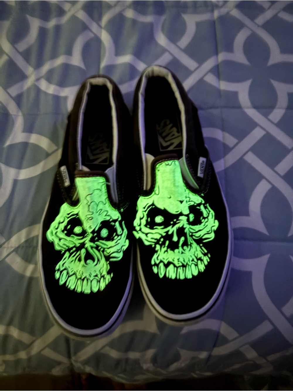 Vans Men’s 5.5 Women’s Sz 7 Glow In The Dark Black Slip-On Skull Shoes